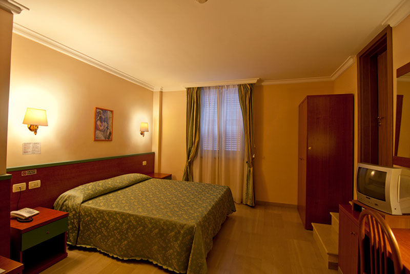 Hotel Center 2 Рим Экстерьер фото