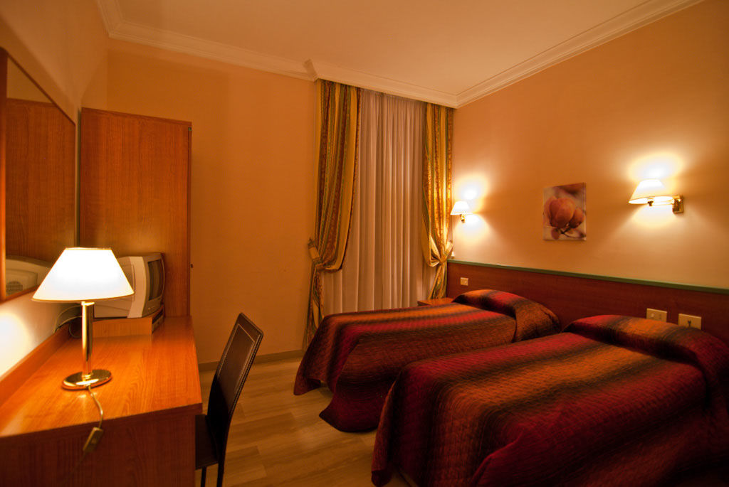 Hotel Center 2 Рим Экстерьер фото